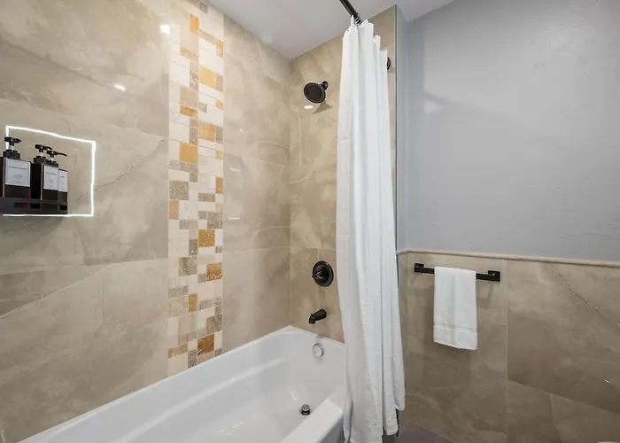 Pfr - Highland, 3br 2ba Shadyside Condo, Ada, Free Parking Apartment